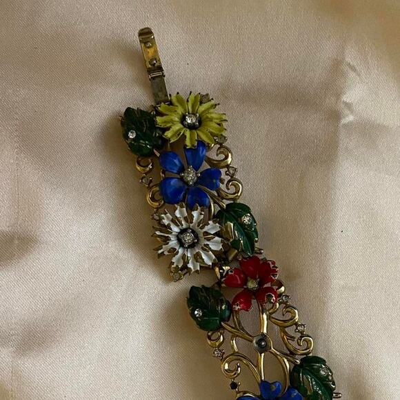 Vintage Rare Find 1950s Crown Trifari Bracelet Rhinestones Flowers Gold Tone - Picture 6 of 7